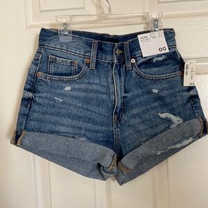 Women’s jean shorts from Aeropostale.